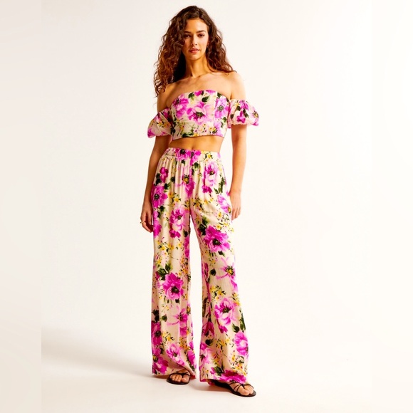 NWT Abercrombie and Fitch Crinkle Cut Wide Leg Floral Pants - Picture 1 of 7